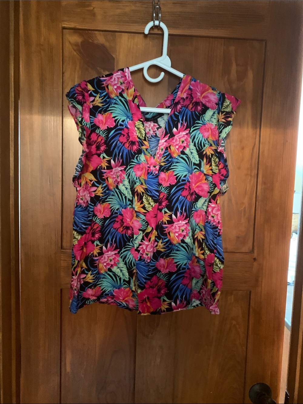 Anne Carson Tropical Floral V-Neck Cap Sleeve Top - Pink, Blue, Green, size L